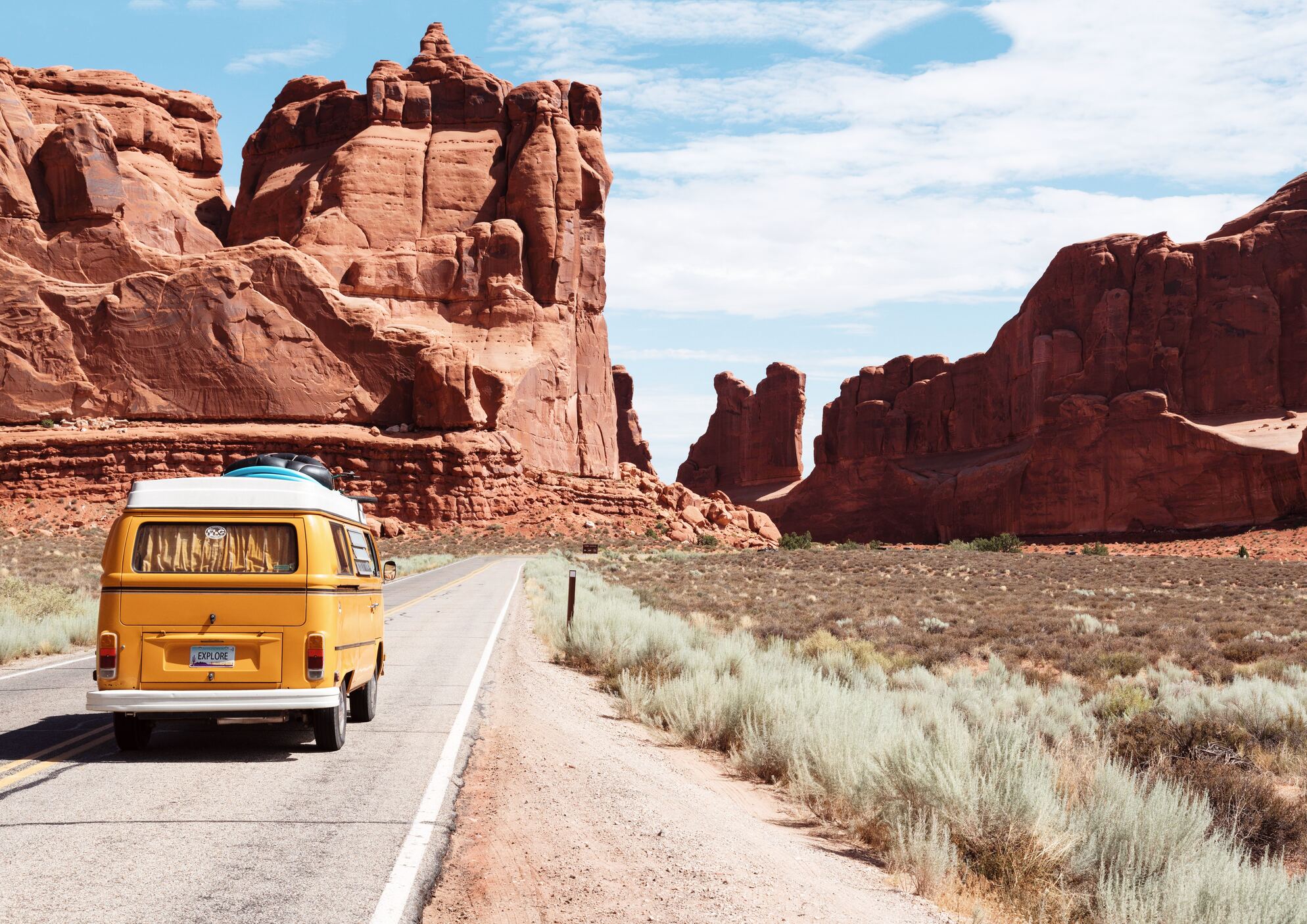 Un combi sur une route américaine 